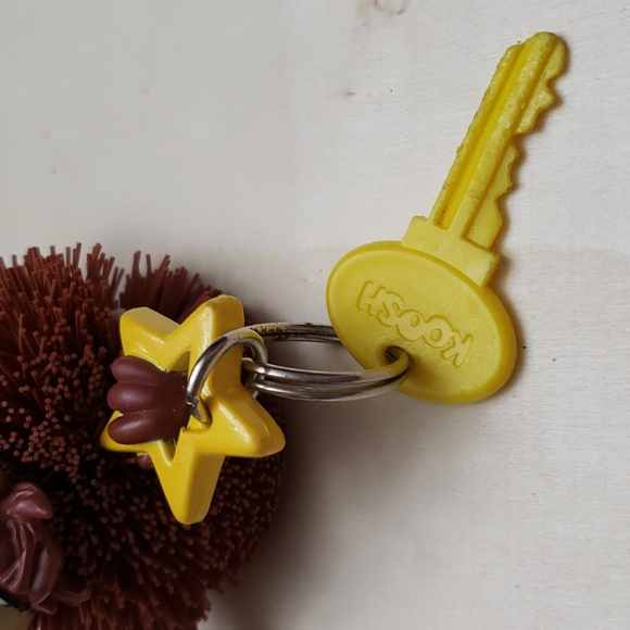 5 for $15. Warner Bros Taz Koosh key ring. - Picture 3 of 7